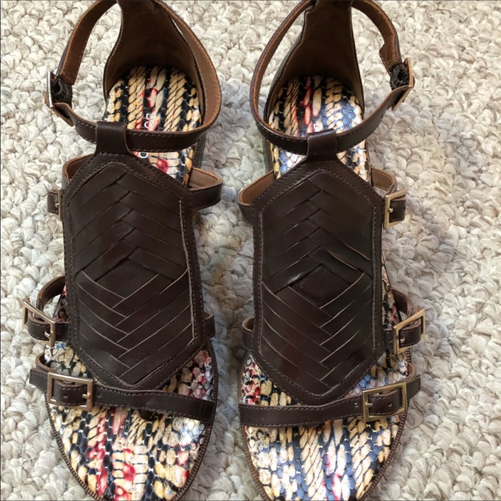Donald J Pliner Leza gladiator style sandals 6.5